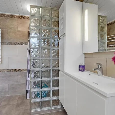3 Bedroom Gorgeous Home In Vaeggerlose * Boto By